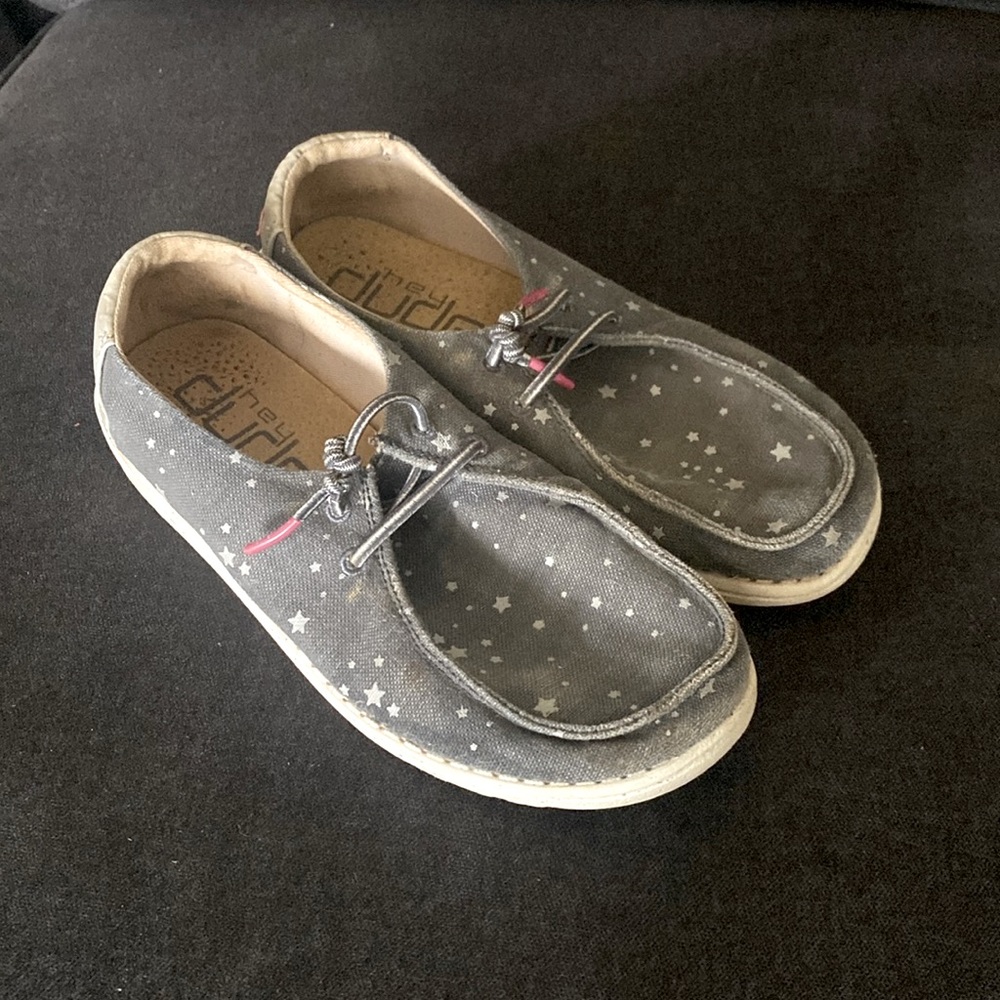 Kids Hey Dude shoes size Y3-Y4